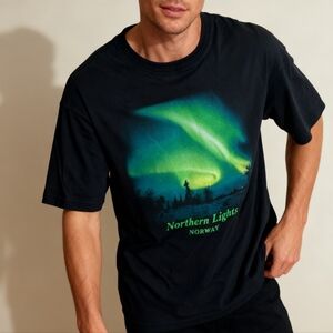 Northern Lights Graphic Tee Size L Black Shirt with Green Print